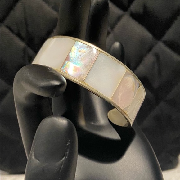 Opalescent MOP inlay silver cuff bracelet - Picture 1 of 3
